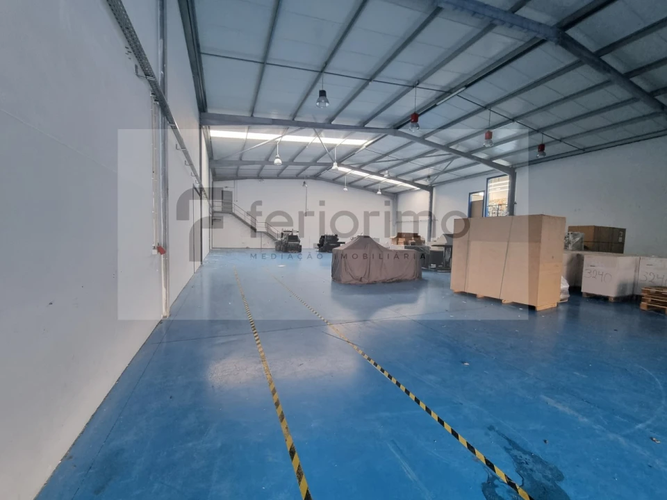 Armazém para Arrendamento em Brito Foto 3