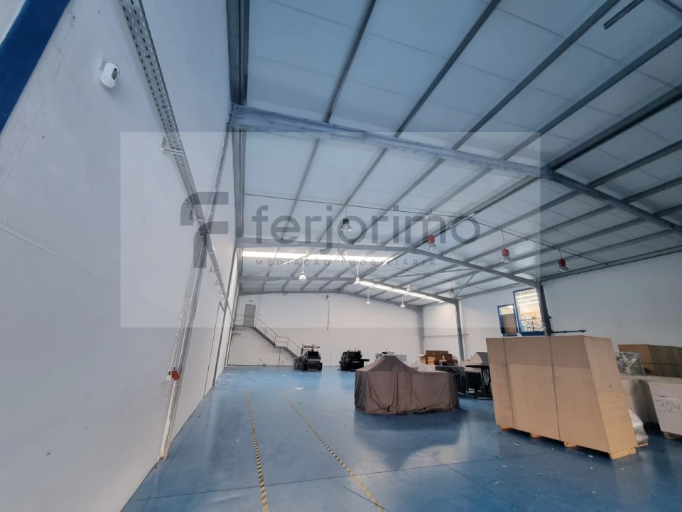 Armazém para Arrendamento em Brito Foto 5