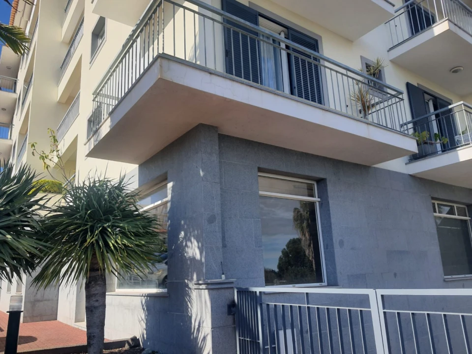 Loja para Arrendamento em Caniço Foto 3