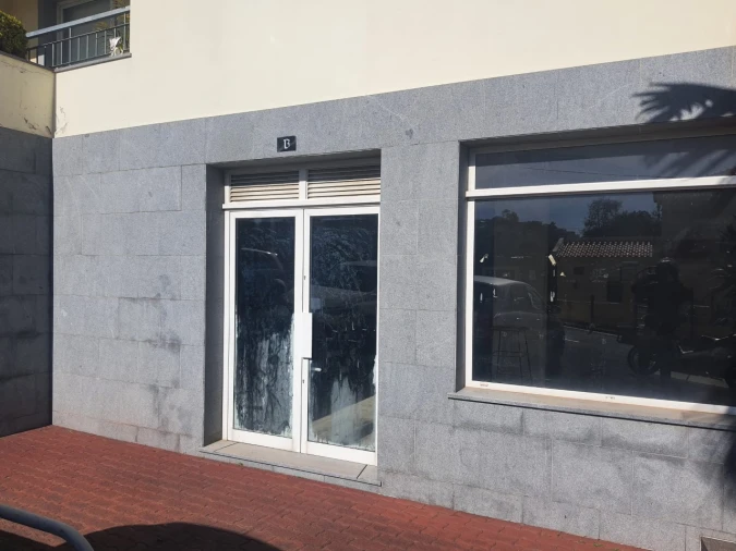 Loja para Arrendamento em Caniço Foto 2