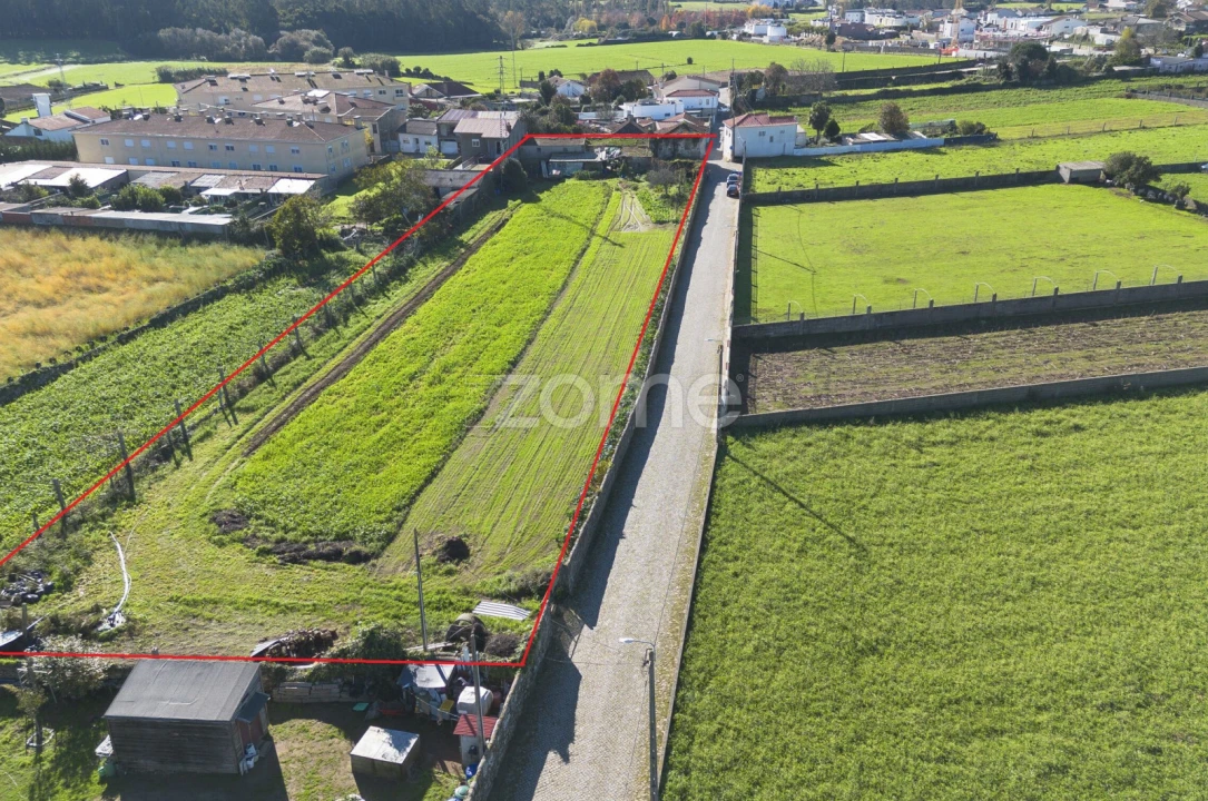 Terreno para Venda em Gião Foto 1
