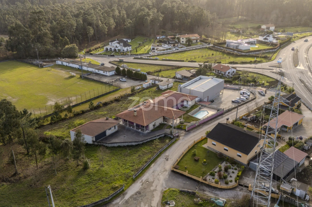 Moradia T4 para Venda em Friestas Foto 3