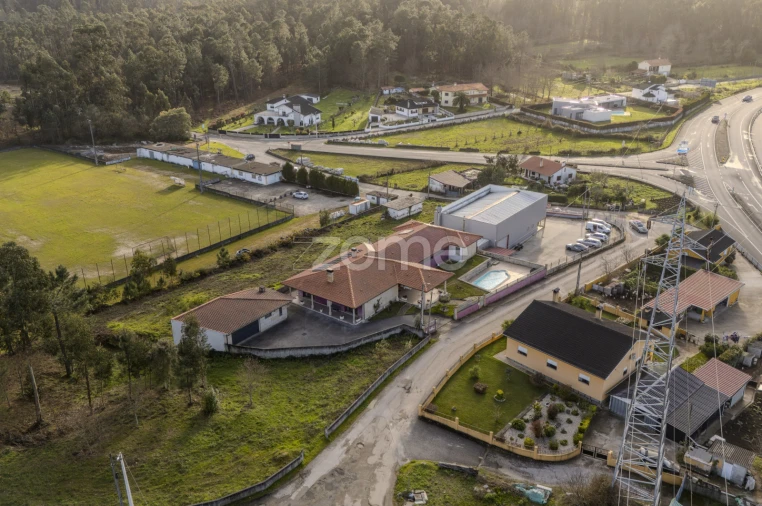 Moradia T4 para Venda em Friestas Foto 3