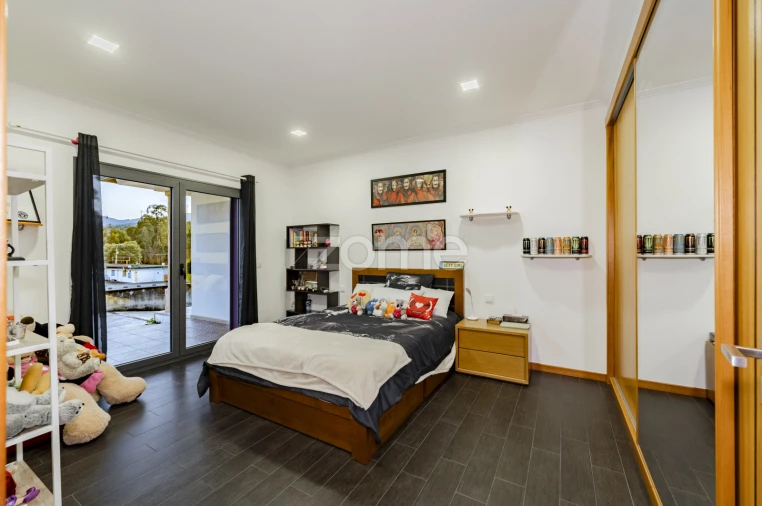 Moradia T4 para Venda em Friestas Foto 28