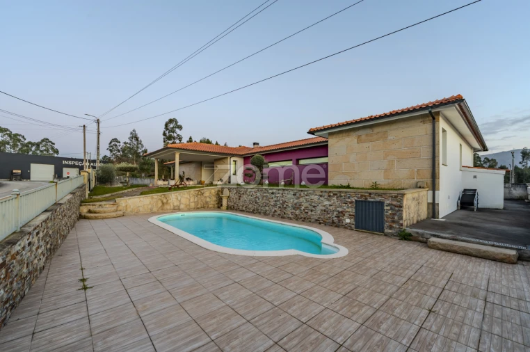 Moradia T4 para Venda em Friestas Foto 2