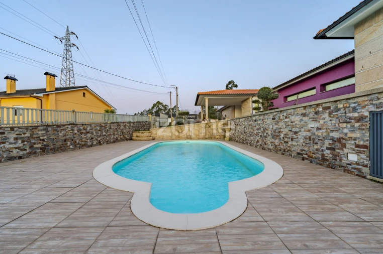 Moradia T4 para Venda em Friestas Foto 38