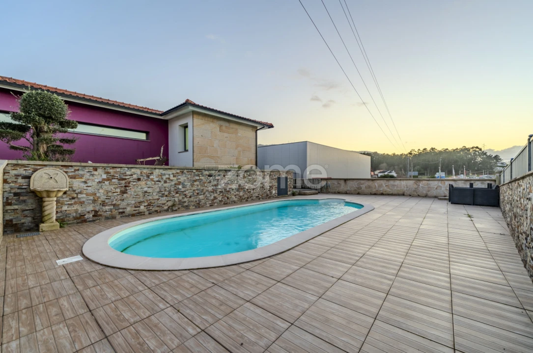 Moradia T4 para Venda em Friestas Foto 37