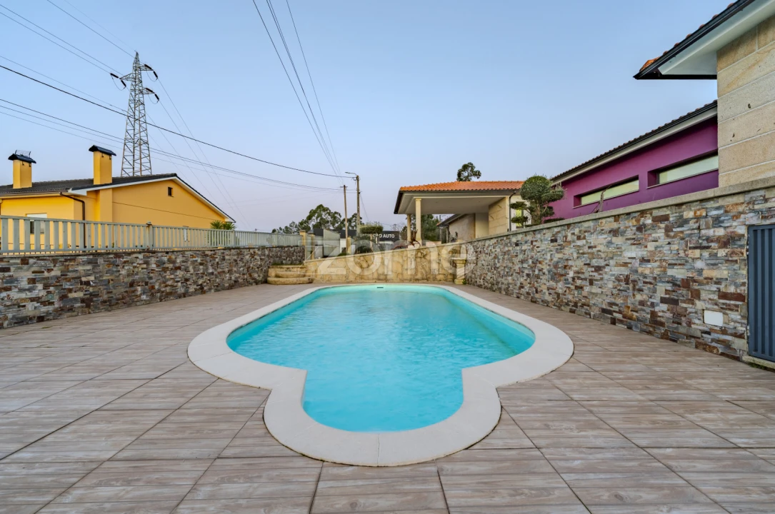 Moradia T4 para Venda em Friestas Foto 38