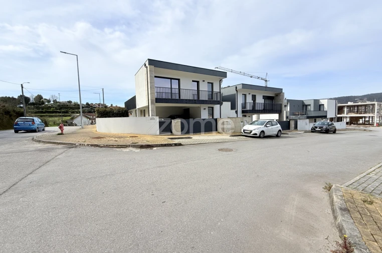 Moradia T3 para Venda em Vale (São Cosme), Telhado e Portela Foto 3