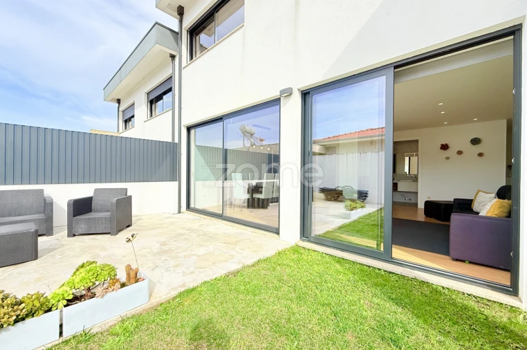 Moradia T3 para Venda em Vale (São Cosme), Telhado e Portela Foto 2