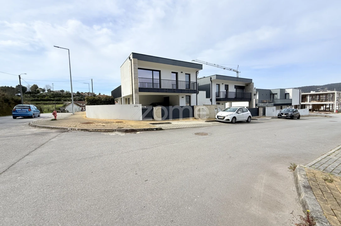 Moradia T3 para Venda em Vale (São Cosme), Telhado e Portela Foto 3