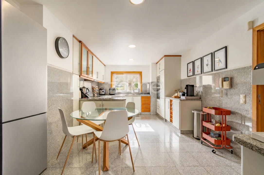 Moradia T4 para Venda em Canelas Foto 5