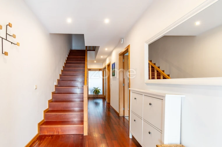 Moradia T4 para Venda em Canelas Foto 4