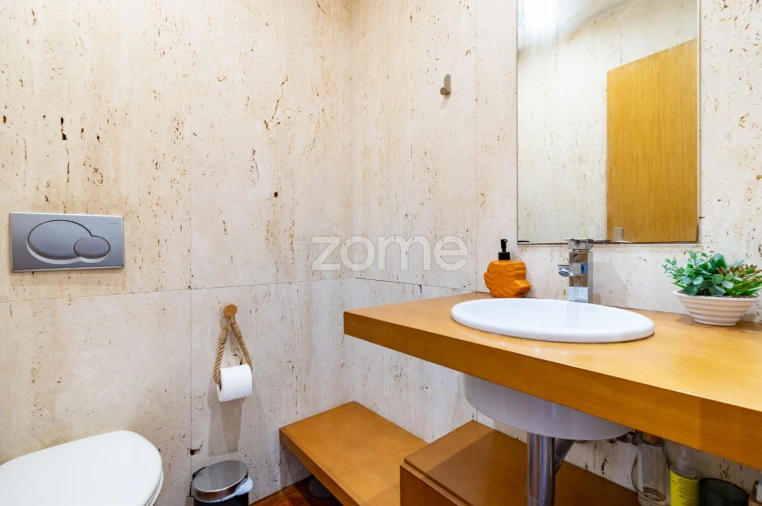 Moradia T4 para Venda em Canelas Foto 9