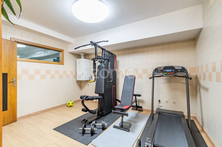 Moradia T4 para Venda em Canelas Foto 45