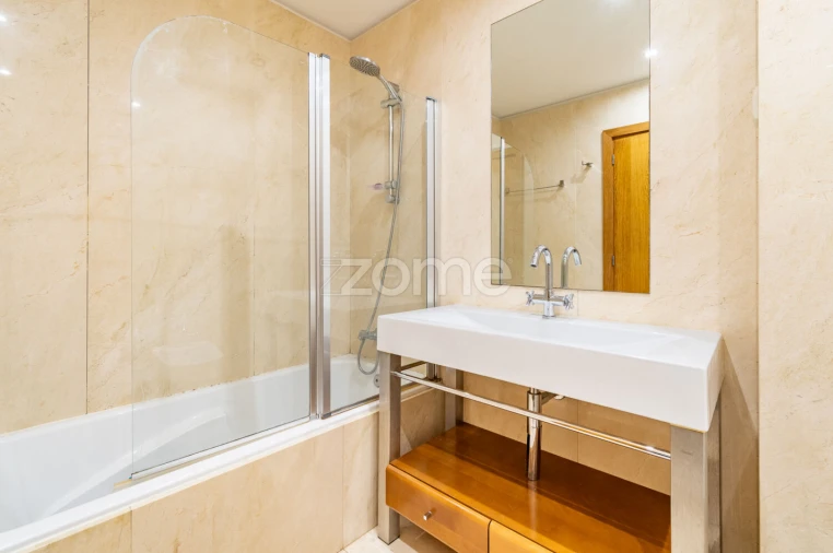 Moradia T4 para Venda em Canelas Foto 20