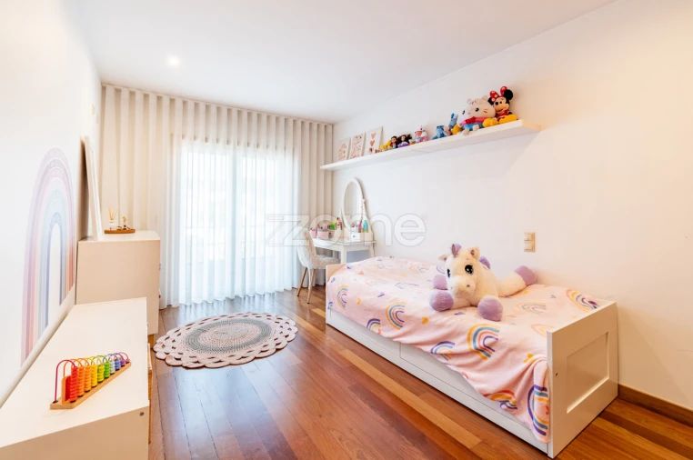 Moradia T4 para Venda em Canelas Foto 23