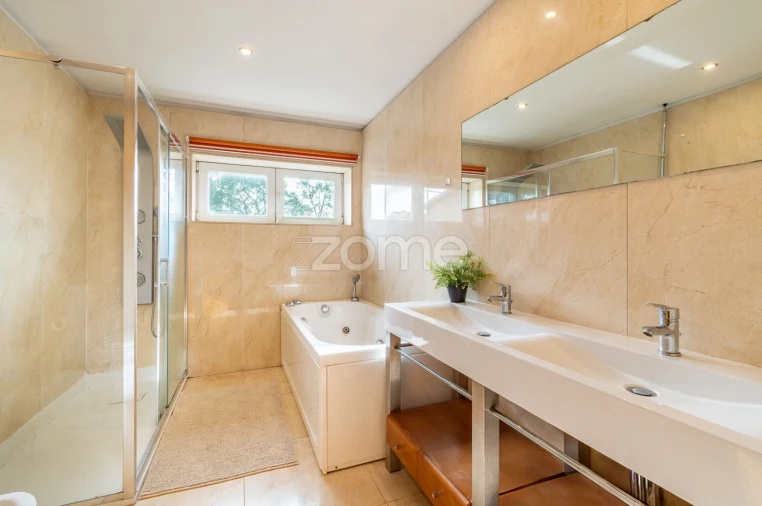 Moradia T4 para Venda em Canelas Foto 32