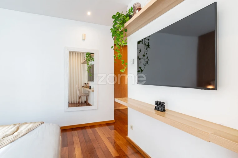 Moradia T4 para Venda em Canelas Foto 31