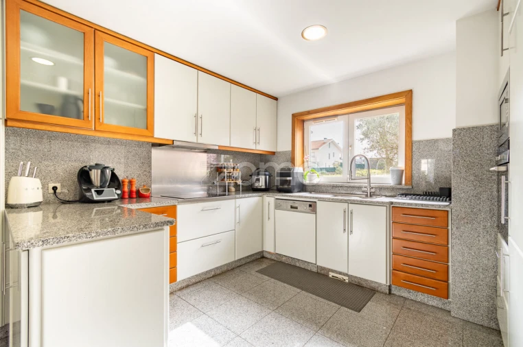 Moradia T4 para Venda em Canelas Foto 7