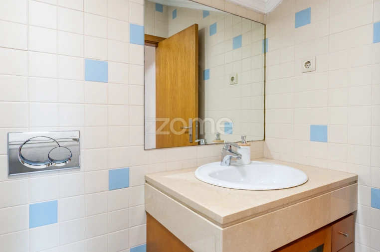 Moradia T4 para Venda em Canelas Foto 40