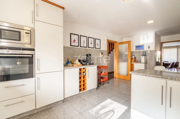 Moradia T4 para Venda em Canelas Foto 8