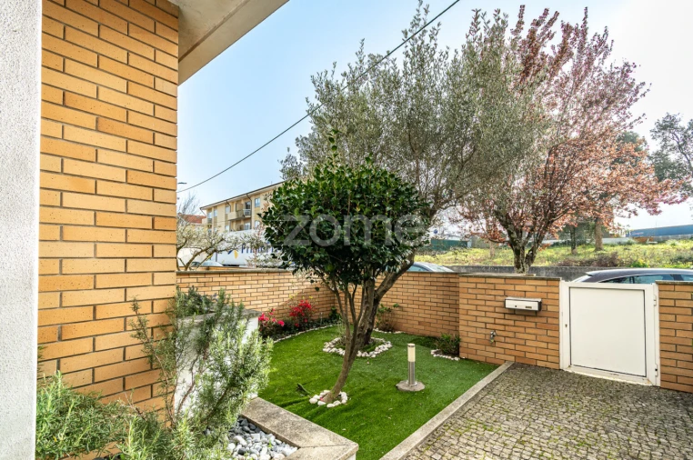 Moradia T4 para Venda em Canelas Foto 49