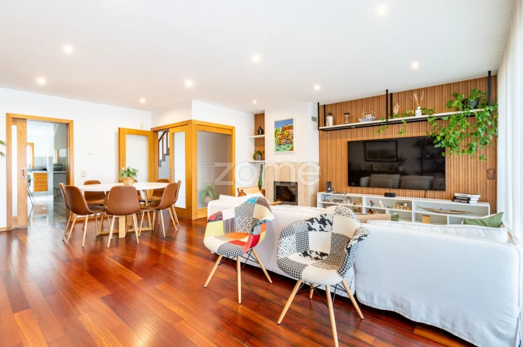 Moradia T4 para Venda em Canelas