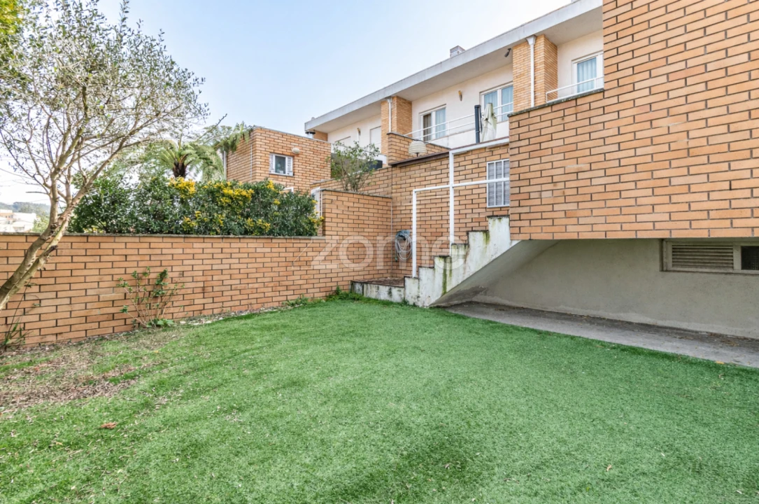 Moradia T4 para Venda em Canelas Foto 43