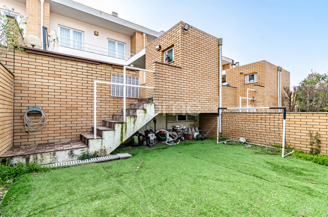 Moradia T4 para Venda em Canelas Foto 44