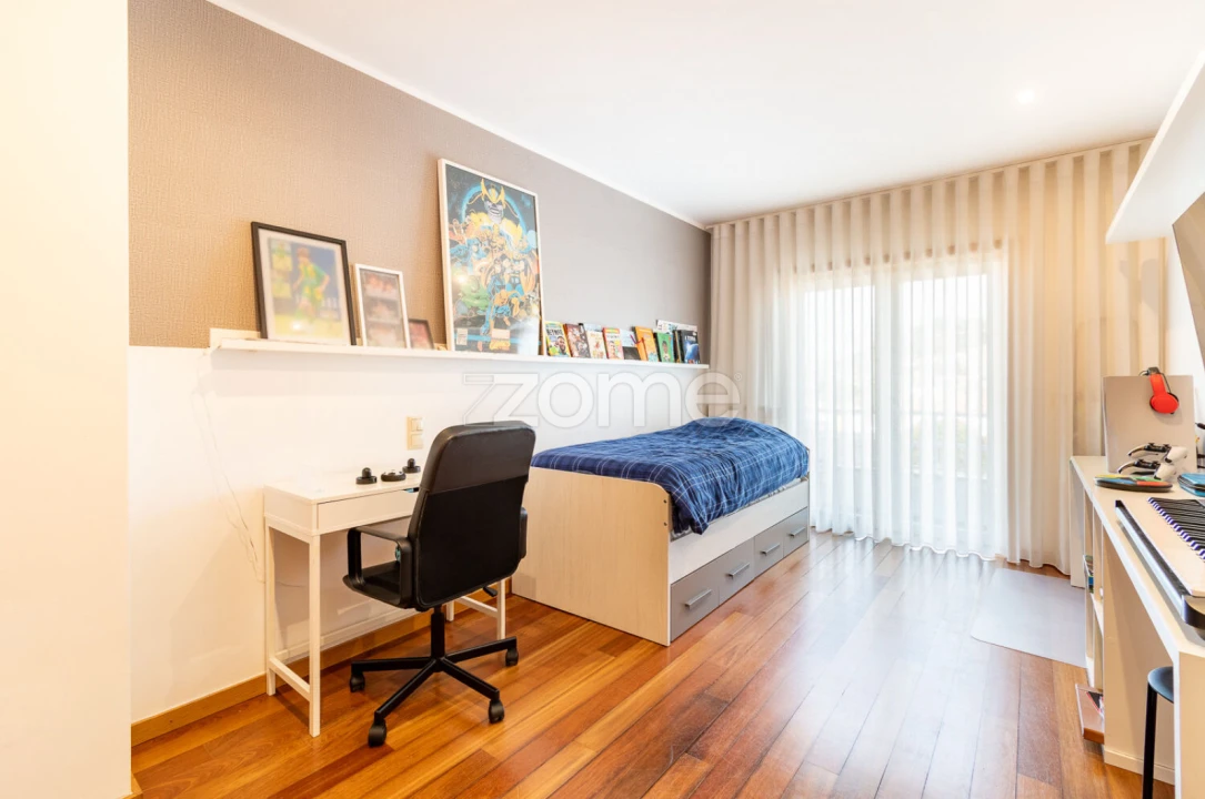 Moradia T4 para Venda em Canelas Foto 21