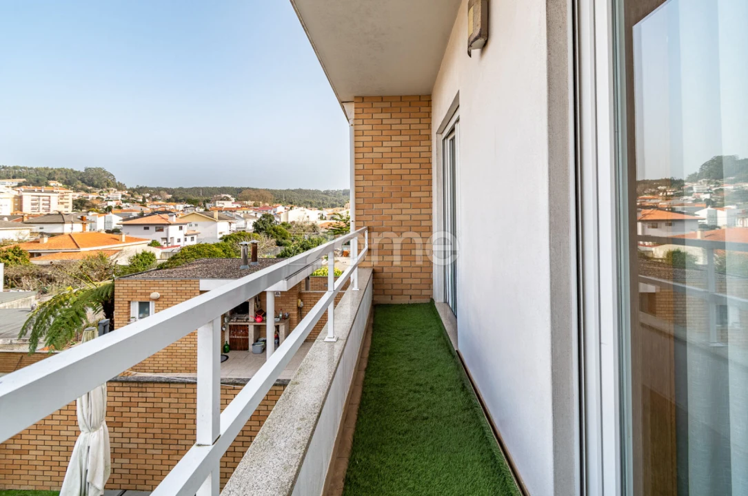 Moradia T4 para Venda em Canelas Foto 25