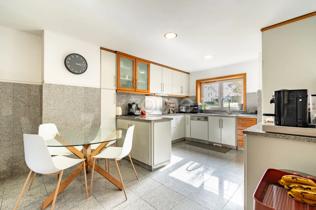 Moradia T4 para Venda em Canelas Foto 6