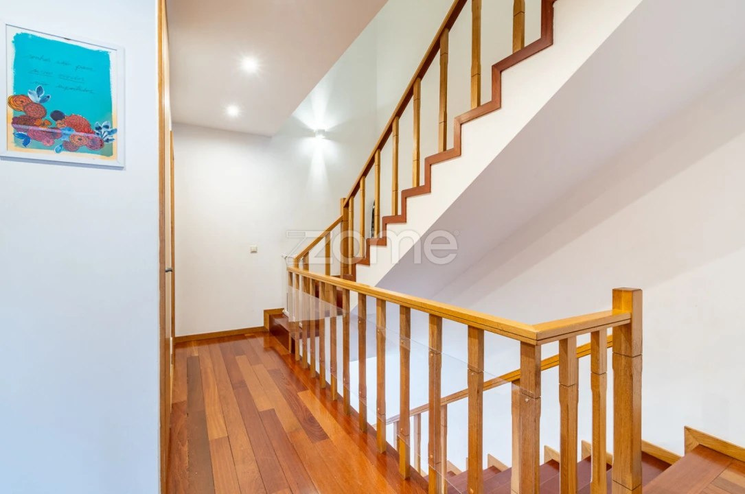 Moradia T4 para Venda em Canelas Foto 18