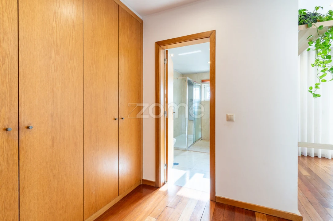 Moradia T4 para Venda em Canelas Foto 27