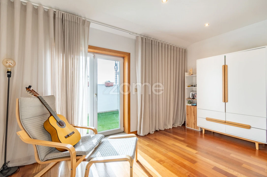 Moradia T4 para Venda em Canelas Foto 38