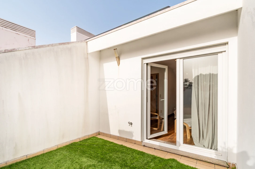 Moradia T4 para Venda em Canelas Foto 42