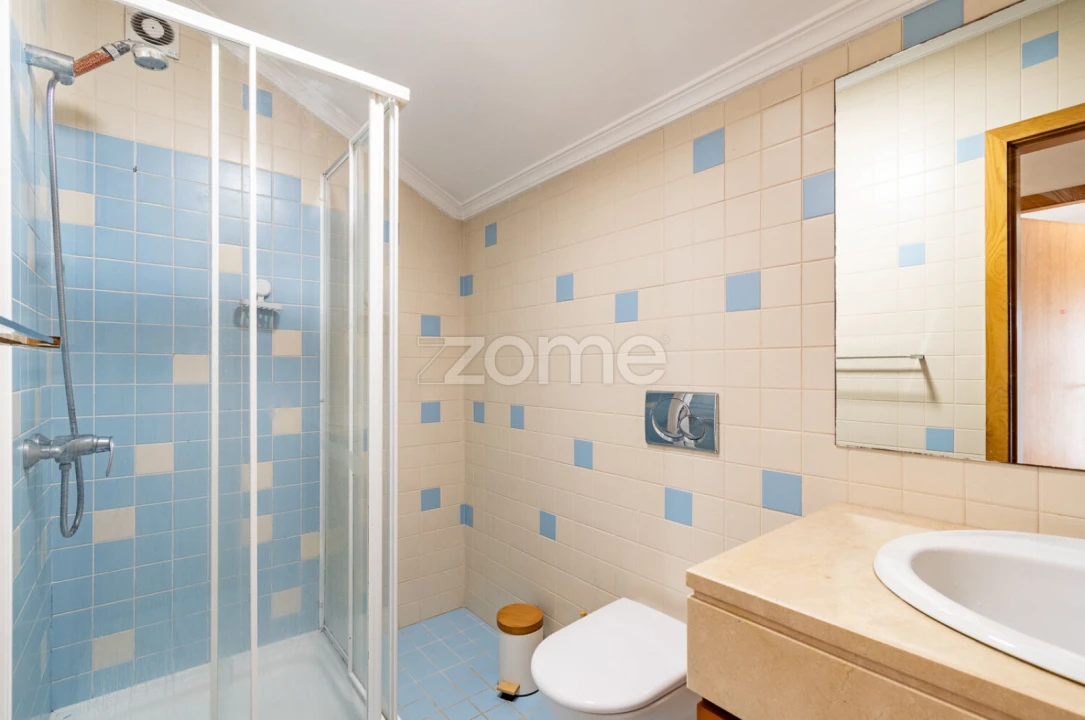 Moradia T4 para Venda em Canelas Foto 41