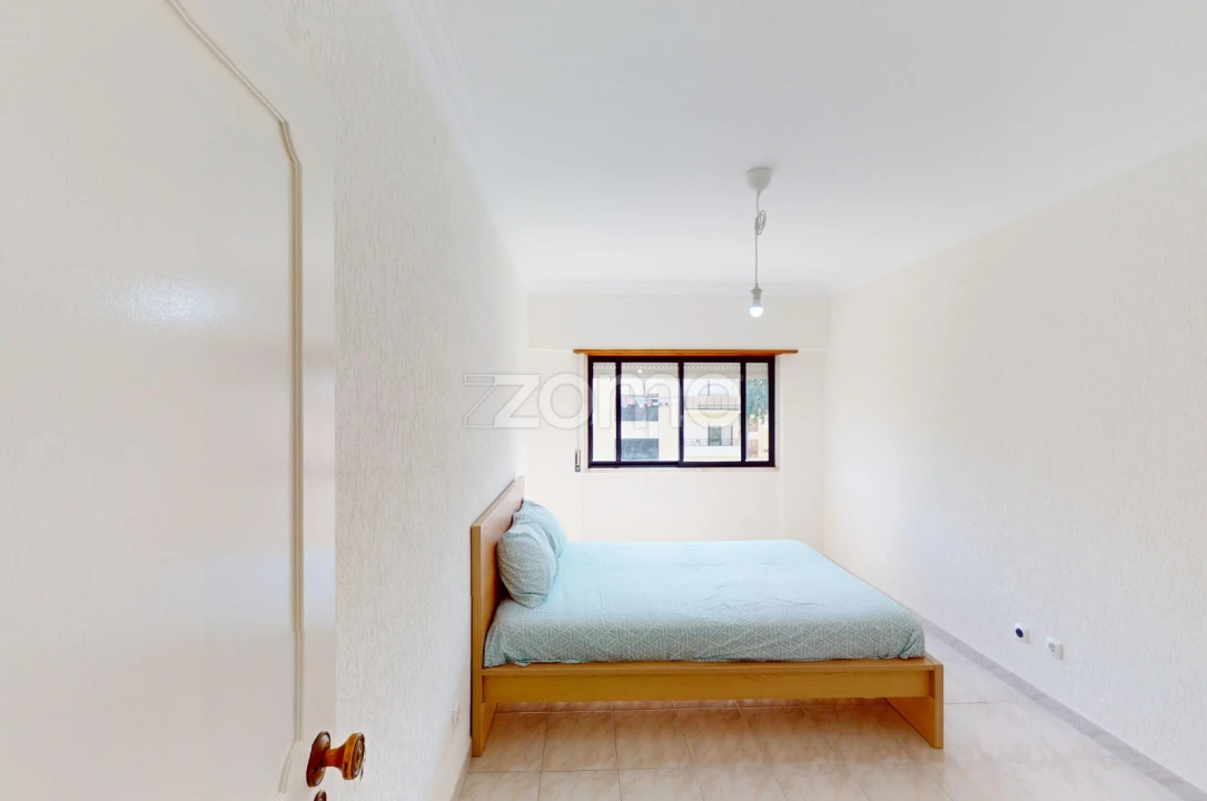 Apartamento T1 para Venda em Carcavelos e Parede Foto 14