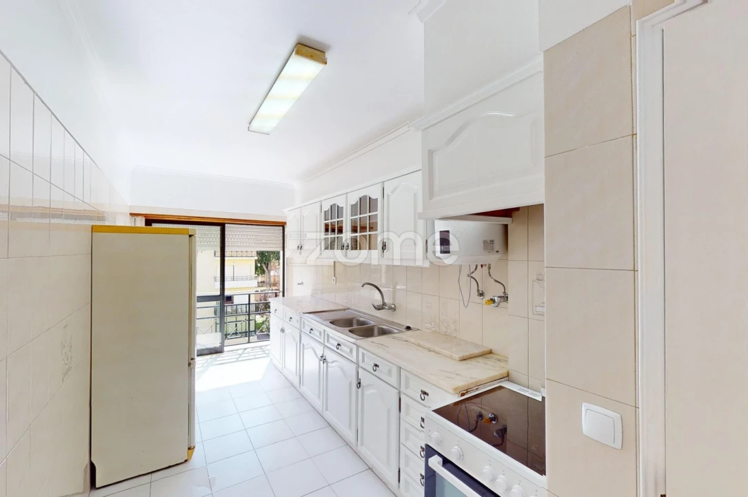 Apartamento T1 para Venda em Carcavelos e Parede Foto 19