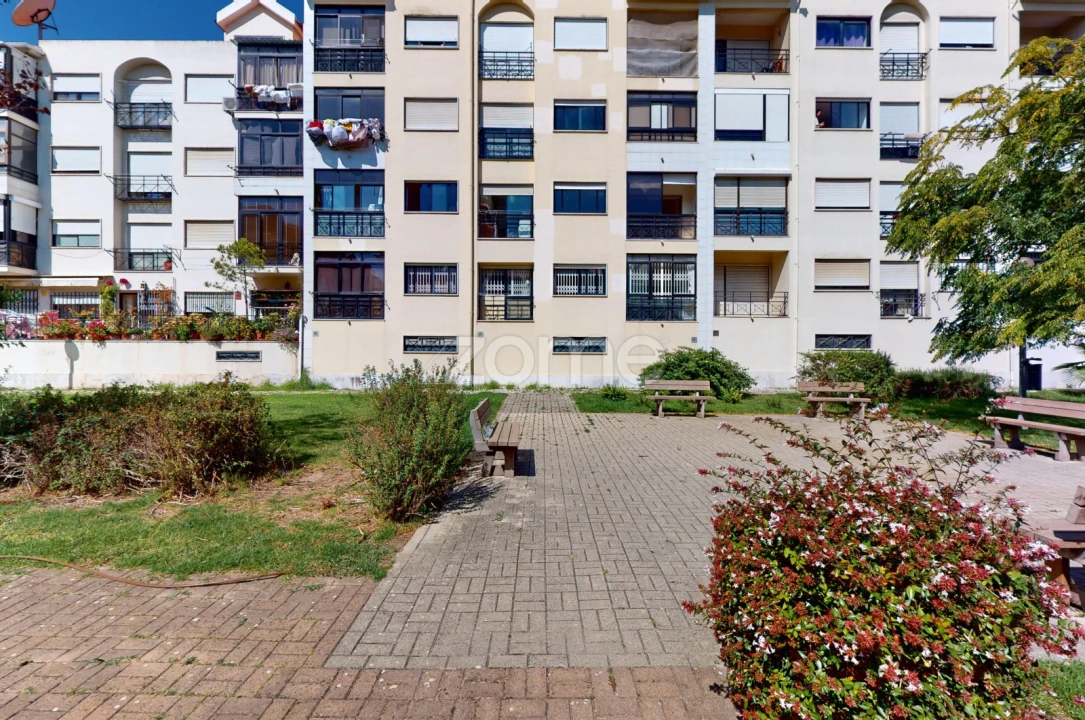 Apartamento T1 para Venda em Carcavelos e Parede Foto 20