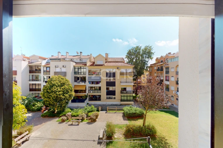 Apartamento T1 para Venda em Carcavelos e Parede Foto 3
