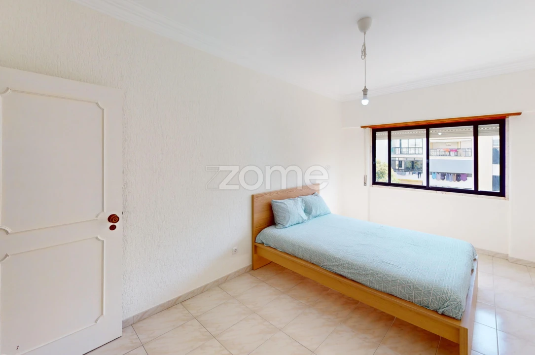 Apartamento T1 para Venda em Carcavelos e Parede Foto 13