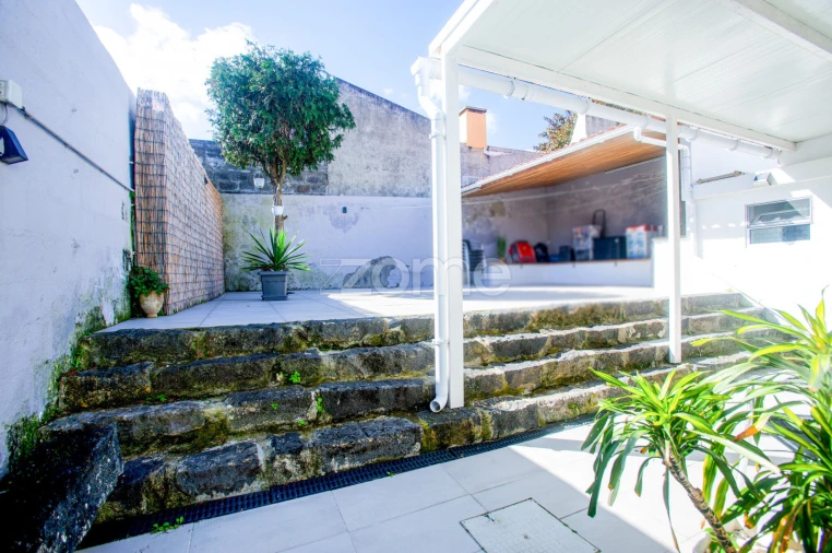 Moradia T3 para Venda em Ponta Delgada (São José) Foto 17