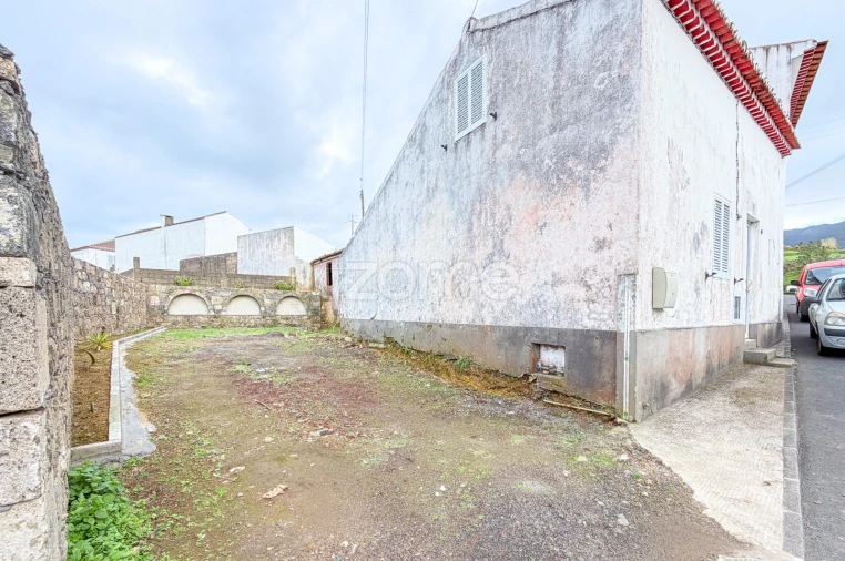 Moradia T2 para Venda em Nordeste Foto 2