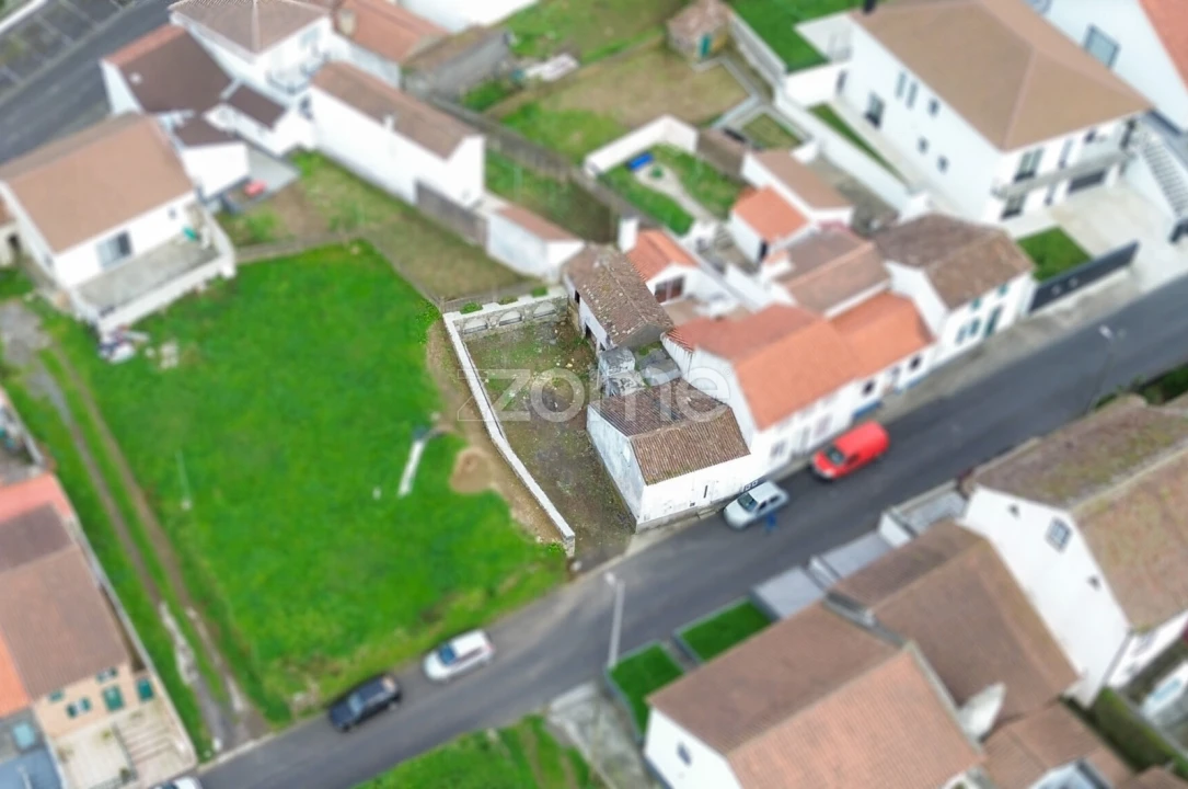 Moradia T2 para Venda em Nordeste Foto 13