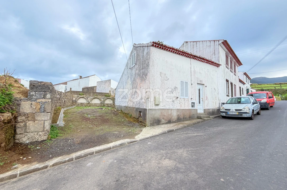 Moradia T2 para Venda em Nordeste Foto 1