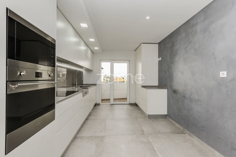 Apartamento T2 para Venda em Carcavelos e Parede Foto 6