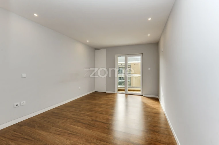 Apartamento T2 para Venda em Carcavelos e Parede Foto 14