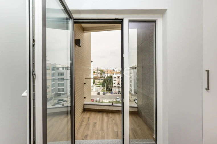 Apartamento T2 para Venda em Carcavelos e Parede Foto 21